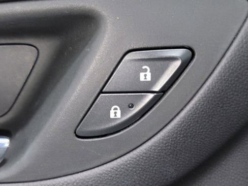 Used 2023 Chevrolet Equinox LT image 18