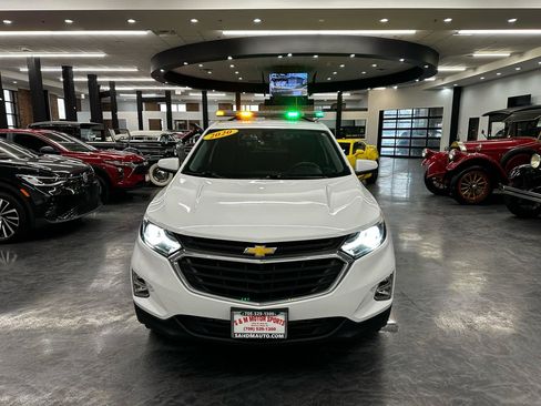 Used 2020 Chevrolet Equinox LT image 2