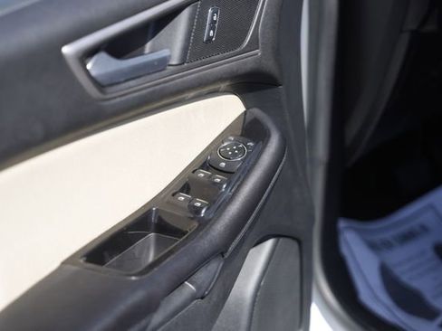 Used 2015 Ford Edge SEL image 28