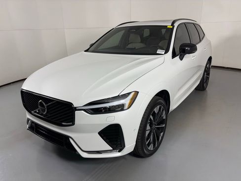 New 2026 Volvo XC60 B5 Plus w/ Climate Package PRO AWD/4WD image 4