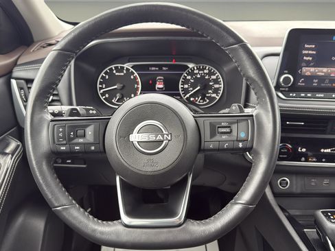 Used 2023 Nissan Rogue SV w/ SV Premium B Package image 11