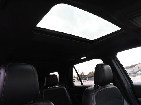 Used 2019 Ford Explorer XLT w/ Equipment Group 202A image 25