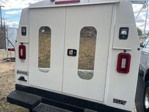 Used 2019 Chevrolet Express 3500 w/ Power Convenience Package RWD image 3