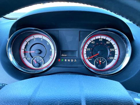 Used 2016 Dodge Grand Caravan SE image 21