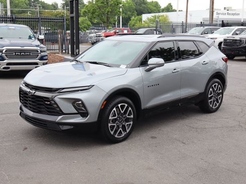 Used 2024 Chevrolet Blazer RS w/ Driver Confidence II Package FWD image 5