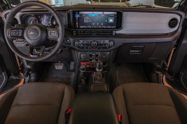 Used 2024 Jeep Wrangler Unlimited AWD/4WD image 36