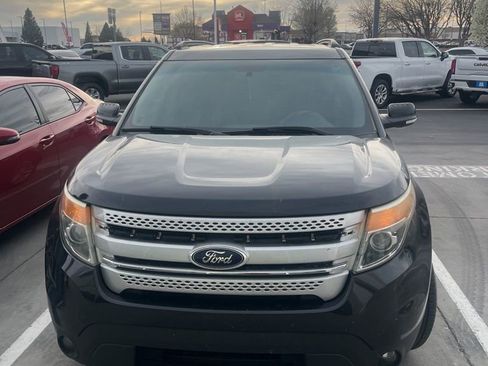 Used 2015 Ford Explorer XLT image 2