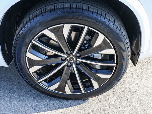 New 2026 Volvo XC90 B6 Ultra w/ Protection Package image 14