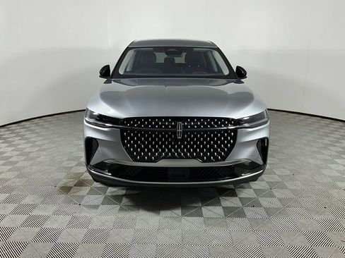 Used 2025 Lincoln Nautilus Premier image 8