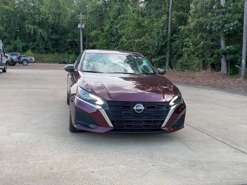 Used 2024 Nissan Altima 2.5 SV image 9