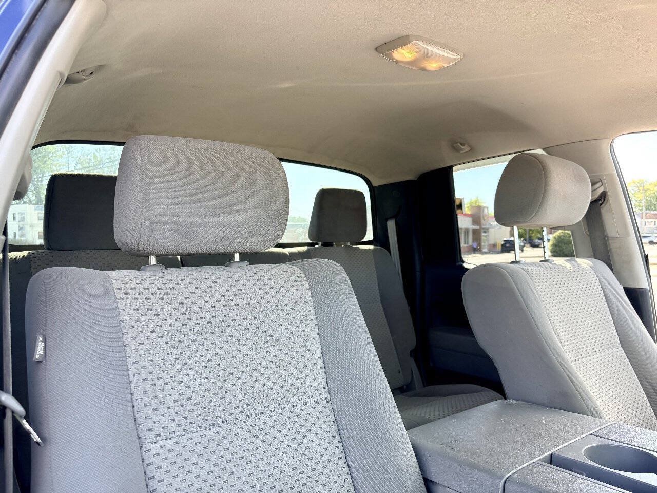 Used 2011 Toyota Tundra 4x4 Double Cab w/ Tow Pkg image 28