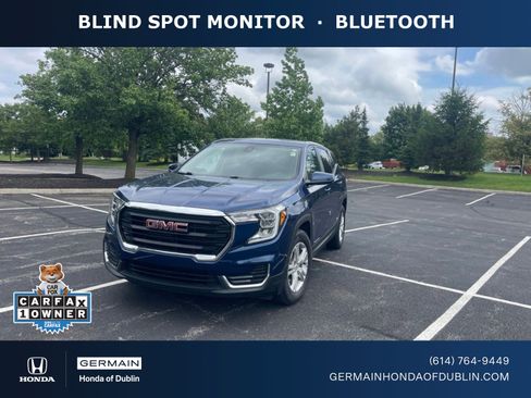 Used 2023 GMC Terrain SLE FWD image 1
