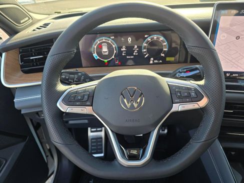 New 2026 Volkswagen Tiguan SEL R-Line image 26