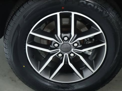 Used 2021 Jeep Grand Cherokee Limited w/ Trailer Tow Group IV image 12