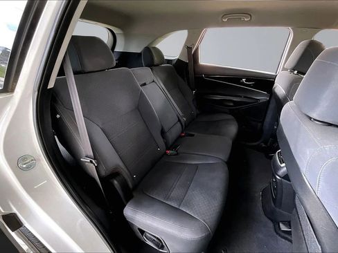 Used 2017 Kia Sorento LX image 22