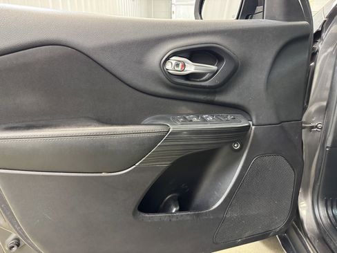 Used 2016 Jeep Cherokee Latitude w/ Safety/Convenience Group image 8
