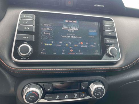 Used 2020 Nissan Kicks SR w/ SR Premium Package FWD image 8