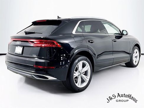 Used 2022 Audi Q8 Premium w/ Convenience Package image 7