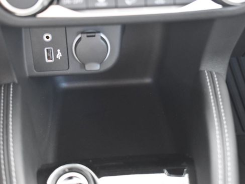 Used 2020 Nissan Kicks SR image 41