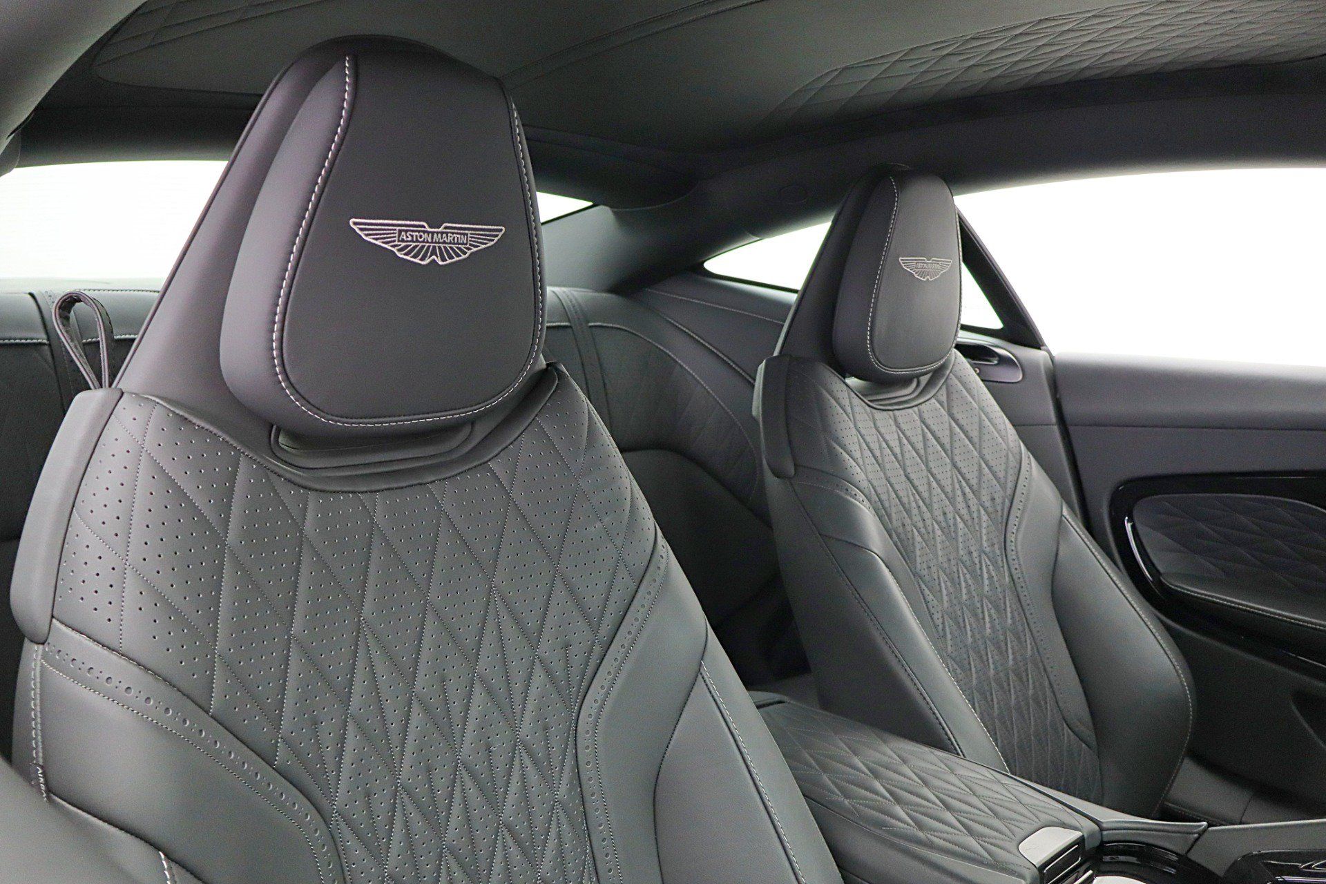 Used 2024 Aston Martin DB12 Coupe RWD image 28