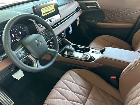 New 2025 Mitsubishi Outlander SEL image 11