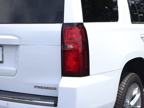 Used 2019 Chevrolet Tahoe Premier AWD/4WD image 10