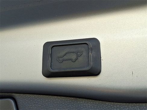 Used 2021 Toyota RAV4 XLE image 31