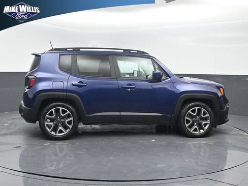 Used 2017 Jeep Renegade Latitude FWD image 8