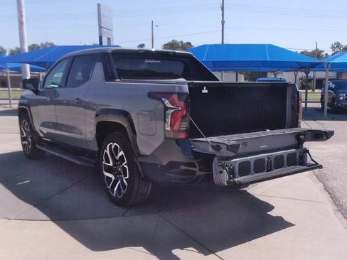 Used 2025 Chevrolet Silverado EV RST AWD/4WD image 18
