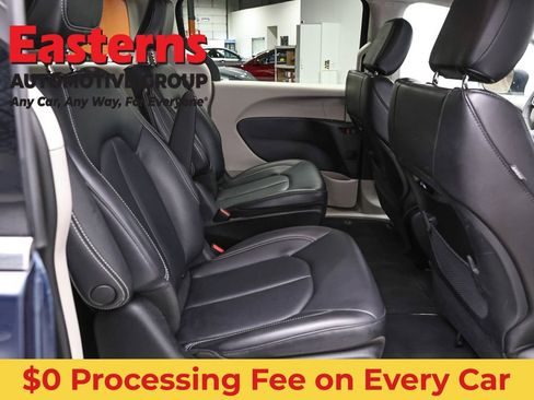 Used 2023 Chrysler Pacifica Touring-L FWD image 24
