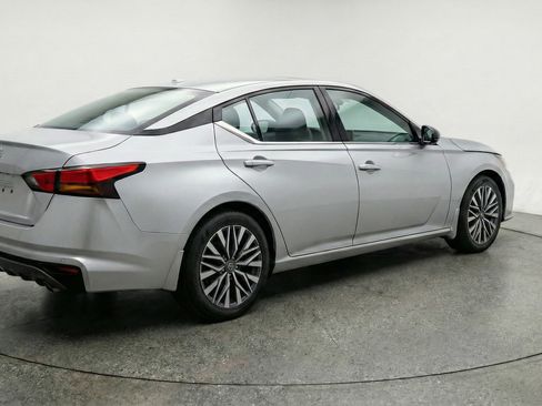 Used 2025 Nissan Altima 2.5 SV image 9