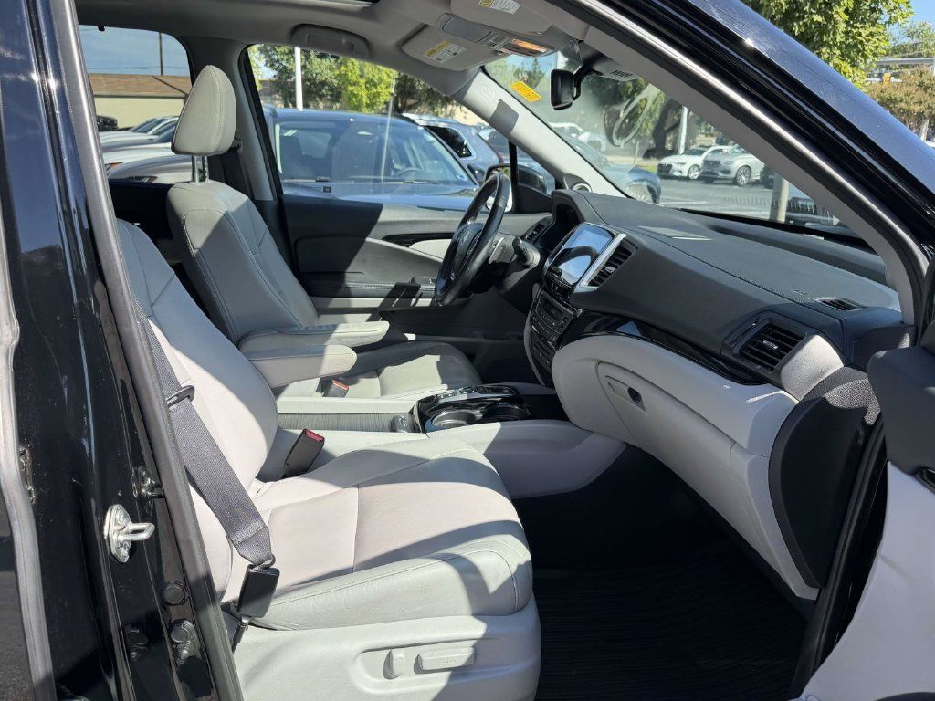 Used 2017 Honda Pilot Touring image 12