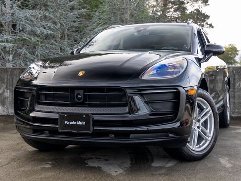 Certified 2025 Porsche Macan image 7
