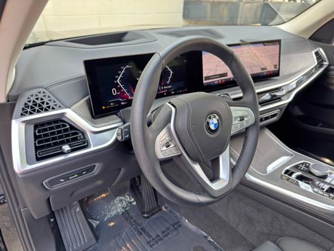 Used 2024 BMW X7 xDrive40i AWD/4WD image 14