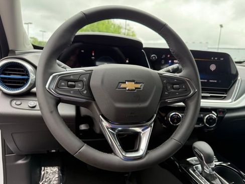 New 2025 Chevrolet Trax LT w/ Driver Confidence Package FWD image 23