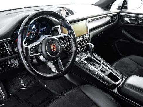 Used 2019 Porsche Macan w/ Premium Package AWD/4WD image 2