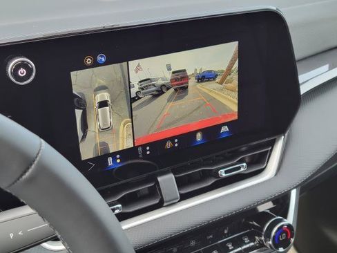 New 2026 Chevrolet Equinox LT w/ Convenience Package II AWD/4WD image 18