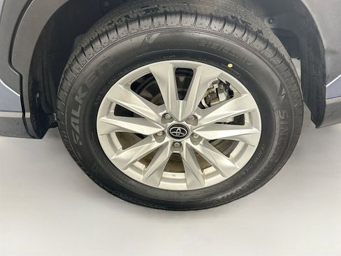 Used 2024 Toyota Corolla Cross LE image 11