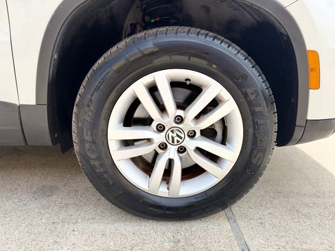 Used 2014 Volkswagen Tiguan S image 33
