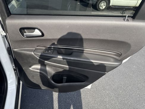 Used 2024 Dodge Durango SXT image 32