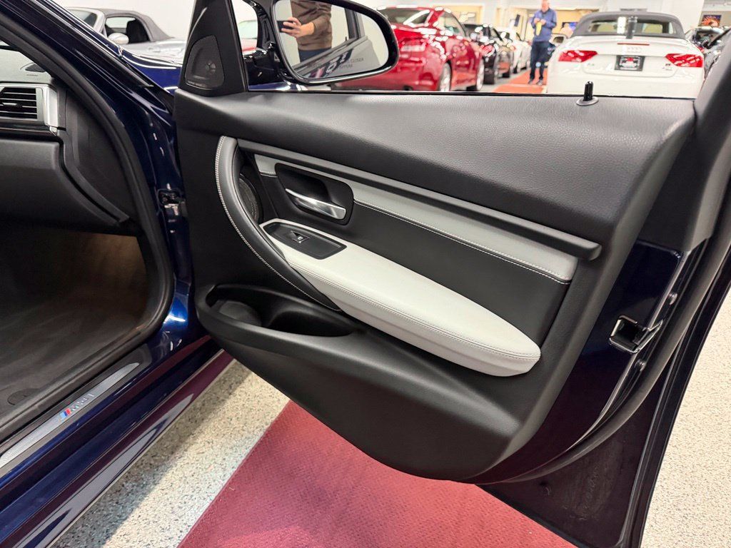 Used 2018 BMW M3 RWD image 29
