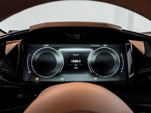 Used 2025 Aston Martin Vanquish image 14