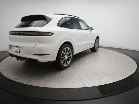 Certified 2025 Porsche Cayenne image 16