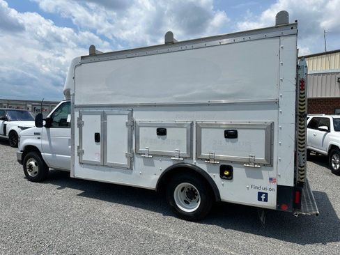 Used 2019 Ford E-350 and Econoline 350 Super Duty w/ Power Windows & Locks Group RWD image 10