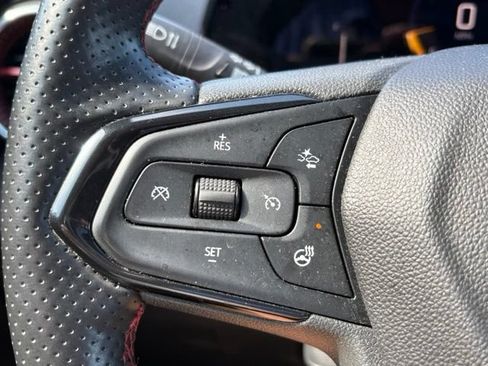 Used 2025 Chevrolet Trax RS w/ Sunroof Package FWD image 19