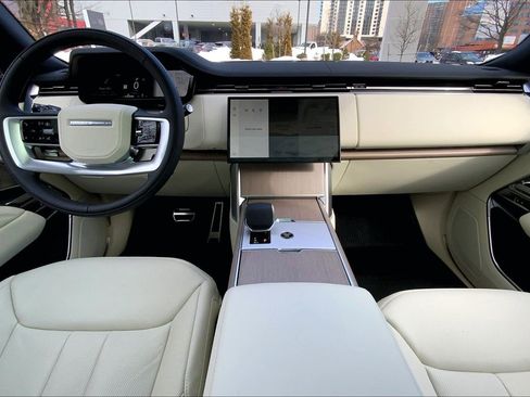 New 2026 Land Rover Range Rover Long Wheelbase SE image 5