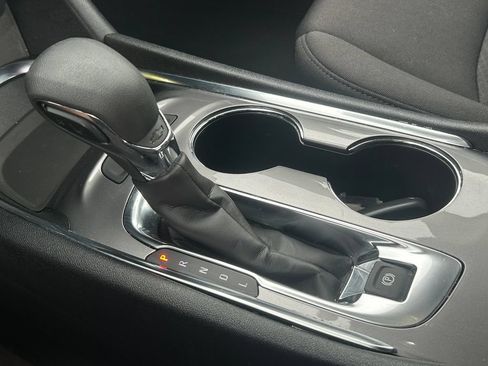 Used 2025 Chevrolet Malibu LT FWD image 16