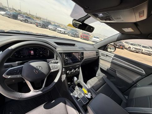 Used 2023 Volkswagen Atlas Cross Sport SE w/ Panoramic Sunroof Package FWD image 10