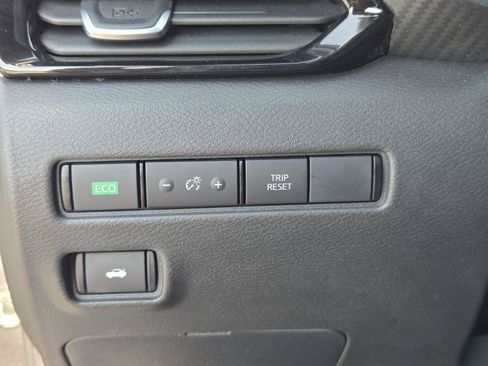 Used 2025 Nissan Sentra SV FWD image 19