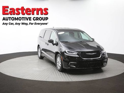 Used 2023 Chrysler Pacifica Touring-L FWD image 52